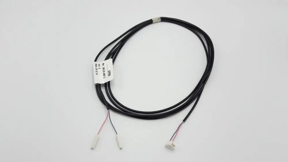 Kabel mit mehreren Leitungen, versehen mit Anschlüssen. Getaggt mit Remeha. Verwendung unklar, möglicherweise für einen Warmwasserfühler.